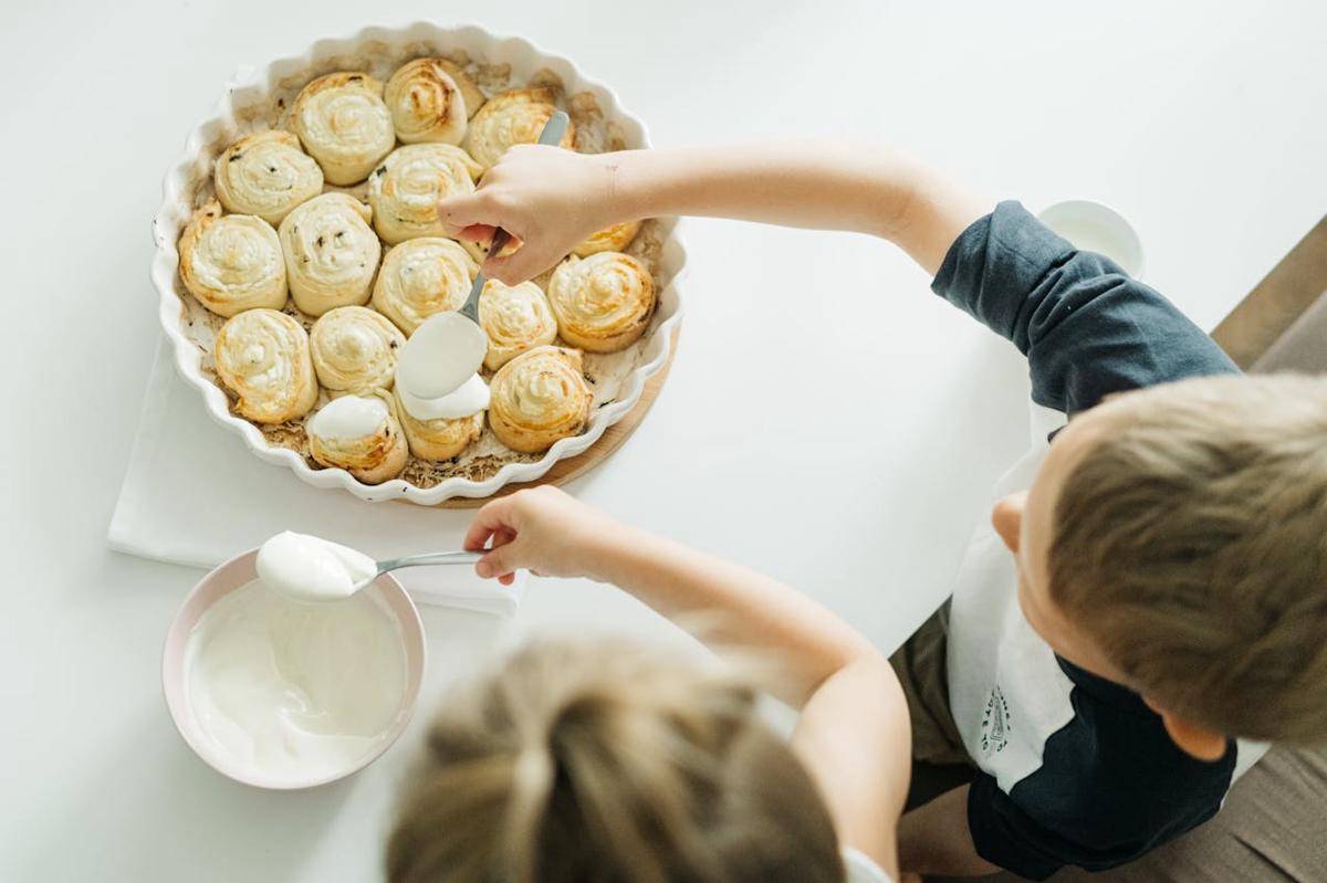 ilustrasi cinnamon rolls (pexels.com/Ivan Samkov)